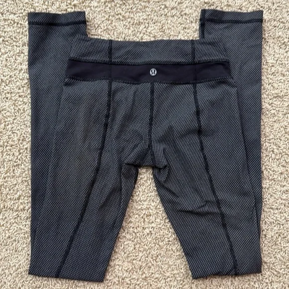 Lululemon Skinny Groove Pant Size 2 (Diamond Dot Black White) - Picture 5 of 8